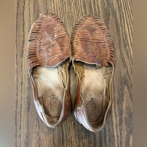 Mikoleon Huarache Loafers, size 10
